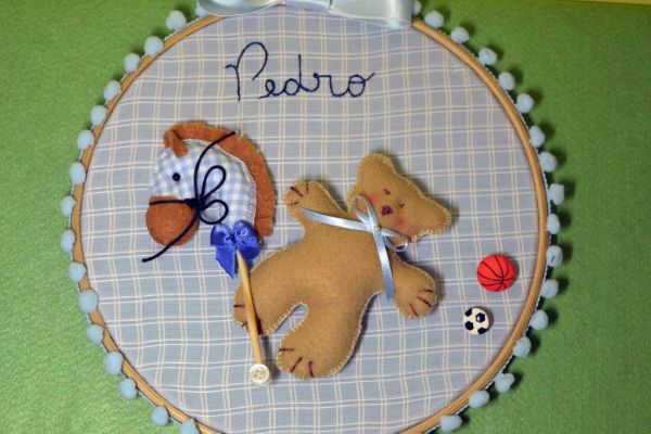 Bastidor para porta de maternidade